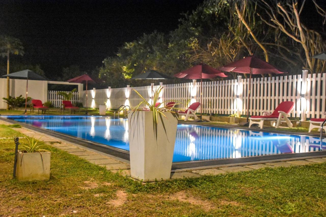 Ara Beach Resort Mirissa Esterno foto