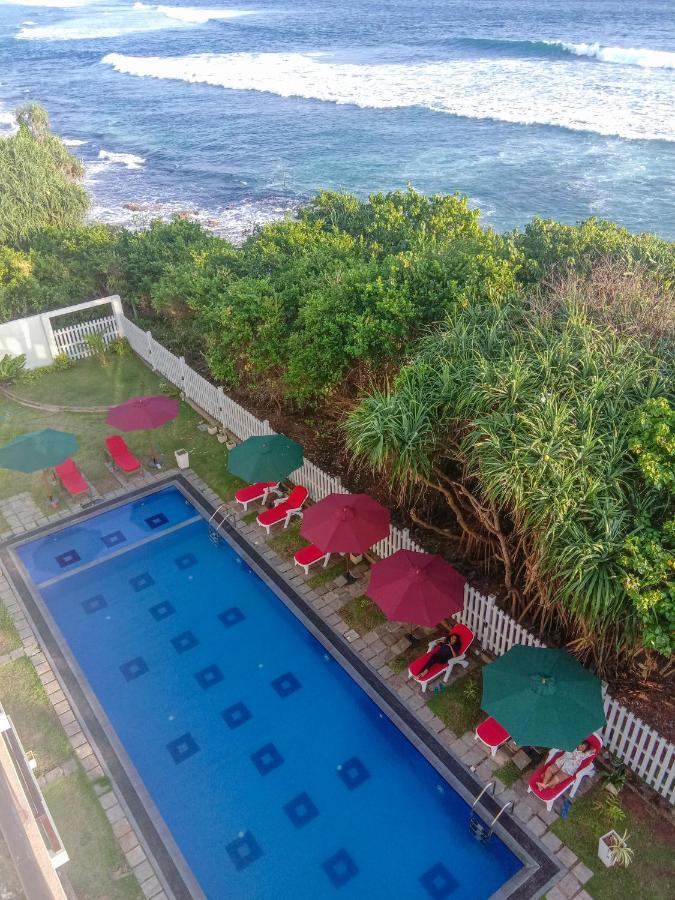 Ara Beach Resort Mirissa Esterno foto