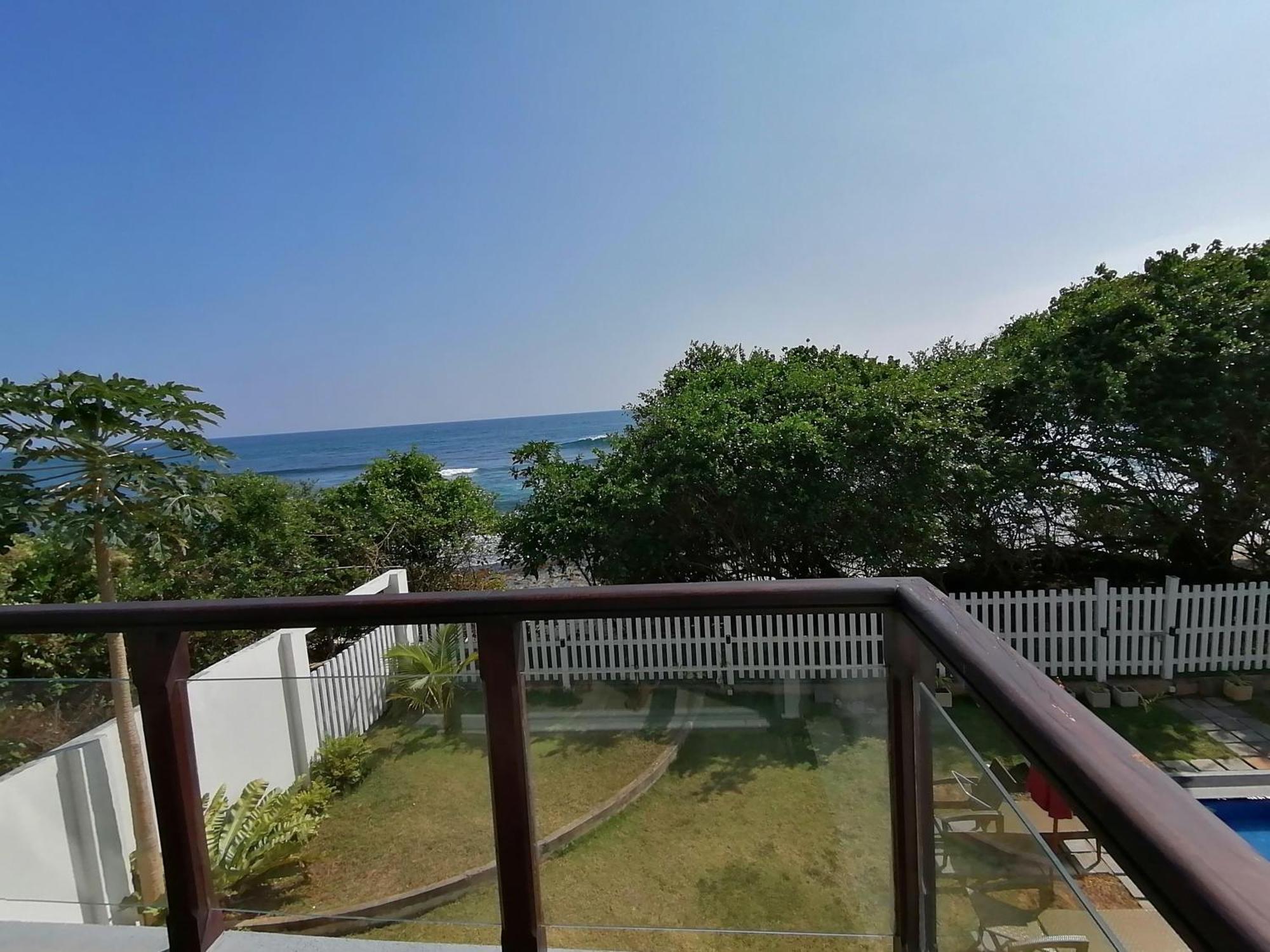 Ara Beach Resort Mirissa Esterno foto